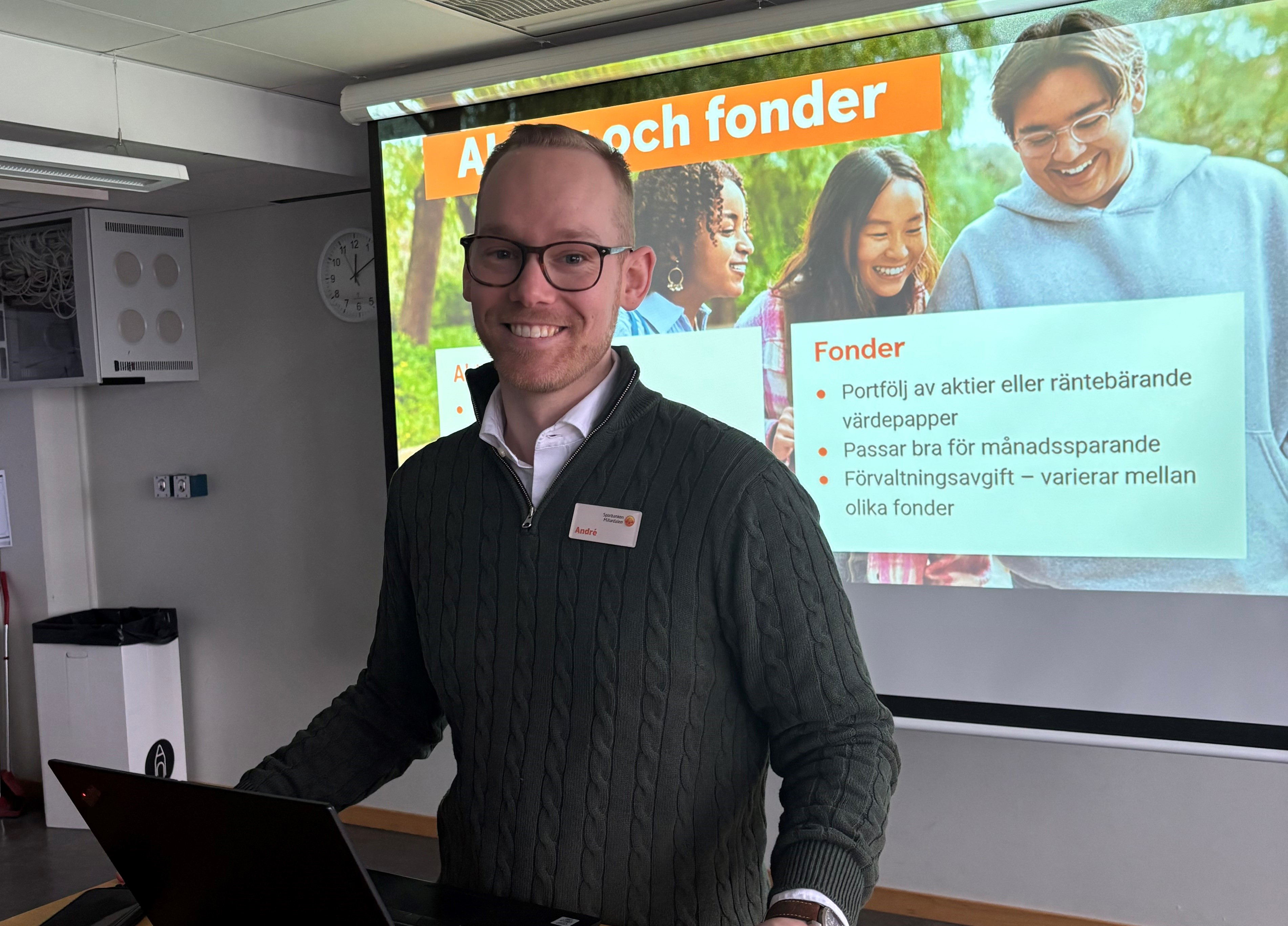 Rådgivare håller en presentation i mötesrum